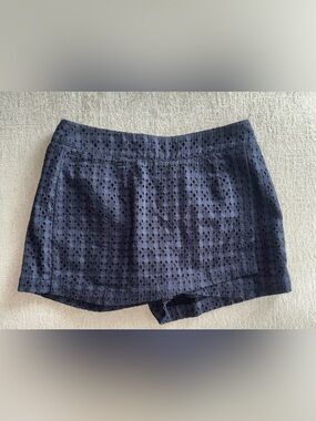 Cabi Navy Eyelet Lace Skort Size 2 | Preppy Coastal Mini Skirt Shorts Old Money